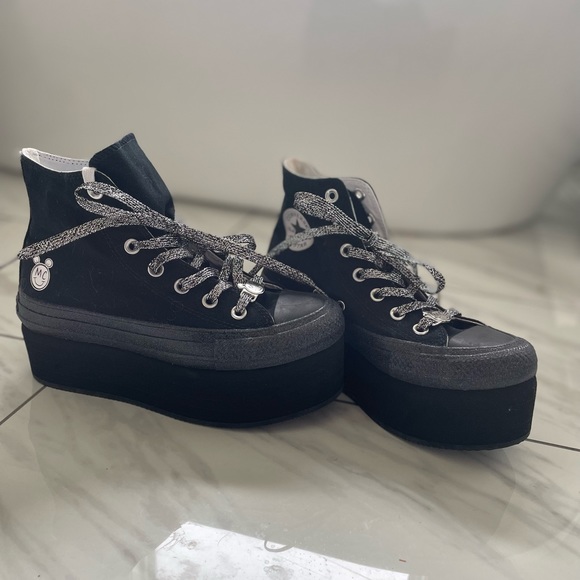 Special edition, Disney converse shoes. - Picture 2 of 9